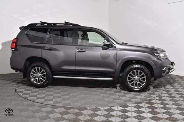 2019 Toyota Prado VX image 11