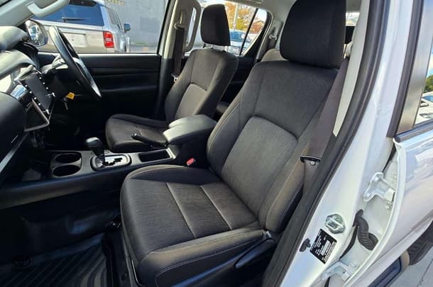 2021 Toyota Hilux SR image 18