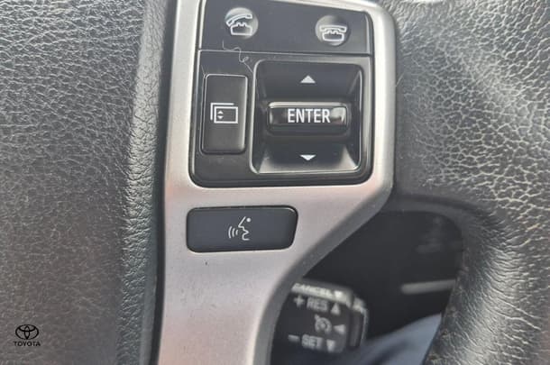 2017 Toyota Prado VX image 23