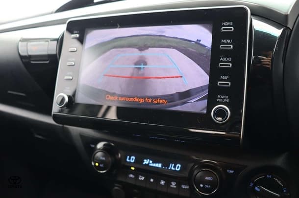 2022 Toyota Hilux 4x4 SR5 image 12