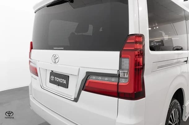 2022 Toyota Granvia Standard image 13