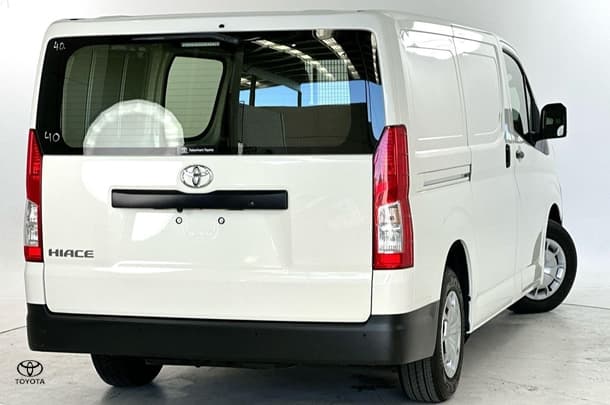 2019 Toyota Hiace LWB image 8