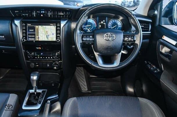 2023 Toyota Fortuner GXL image 7