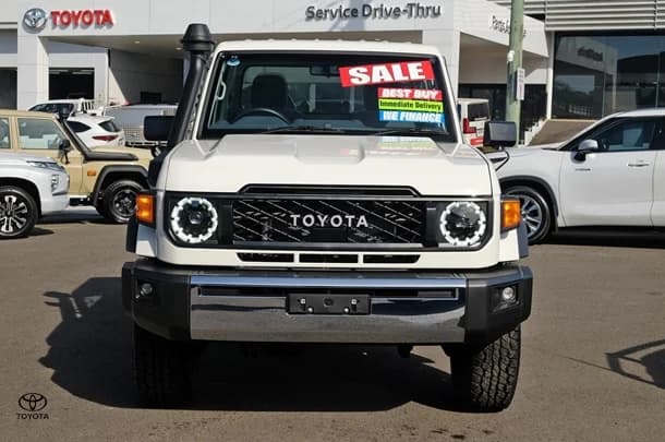 2025 Toyota LC MILITARY GXL image 3