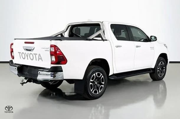 2023 Toyota Hilux SR5 image 9
