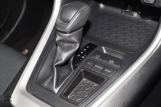 2022 Toyota RAV4 GX-2WD image 12