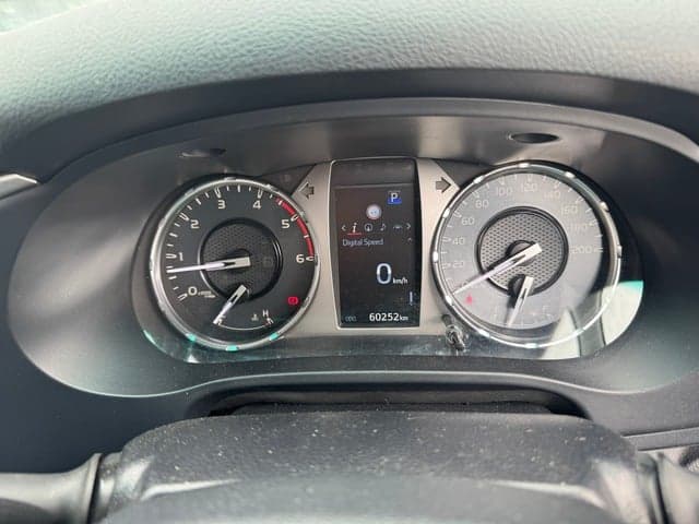 2022 Toyota Hilux SR5 image 12