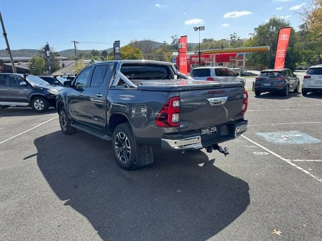 2022 Toyota Hilux SR5 image 5