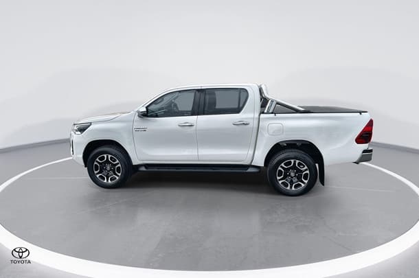 2020 Toyota Hilux SR5 image 4