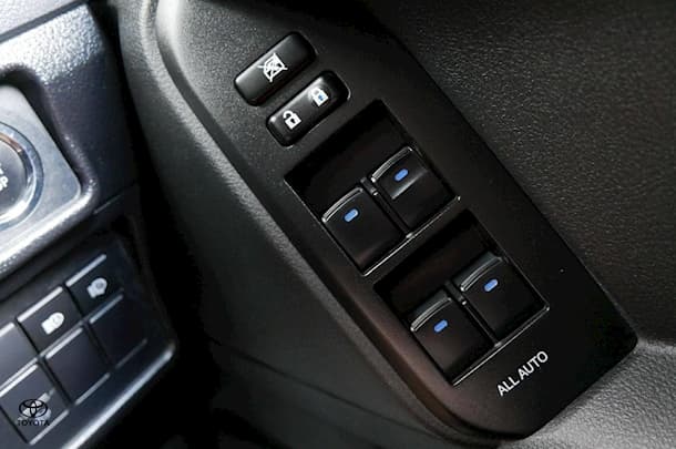 2023 Toyota Prado GXL image 17