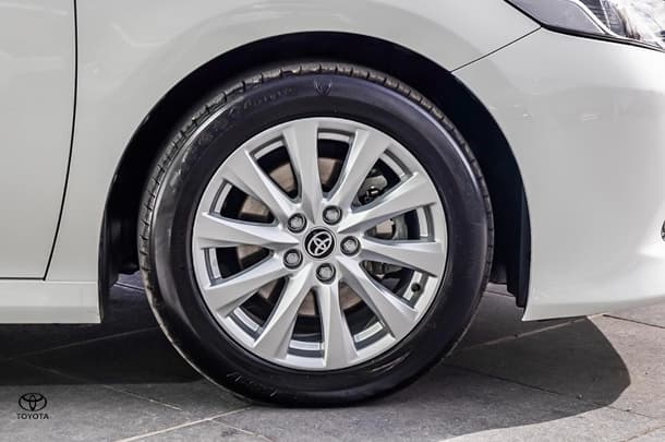 2019 Toyota CAMRY HYBRID Ascent image 12