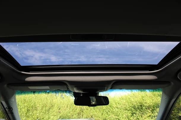 2019 Toyota Camry Hybrid SL image 19