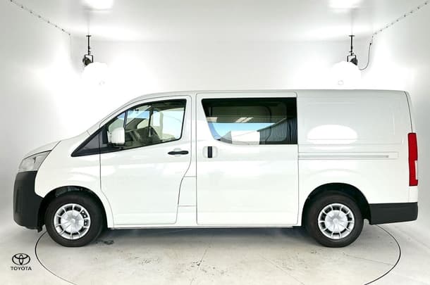 2019 Toyota Hiace LWB image 7