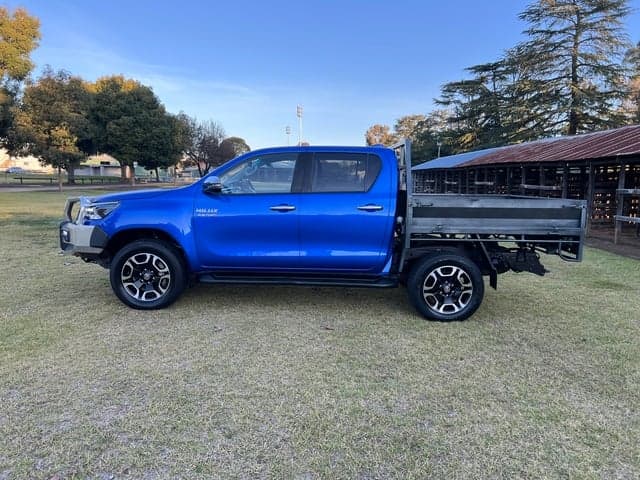 2022 Toyota HILUX SR5 image 4