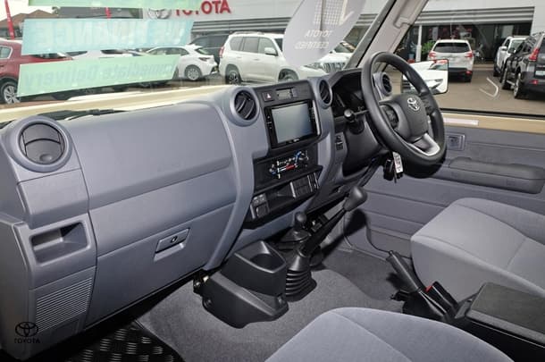 2024 Toyota LC MILITARY GXL image 8
