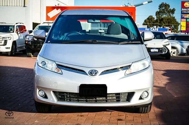 2019 Toyota Tarago GLi image 2