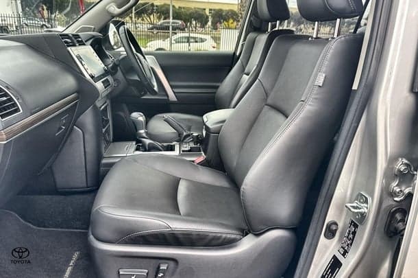 2023 Toyota Prado VX image 25
