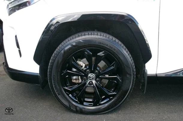 2022 Toyota RAV4 XSE image 13