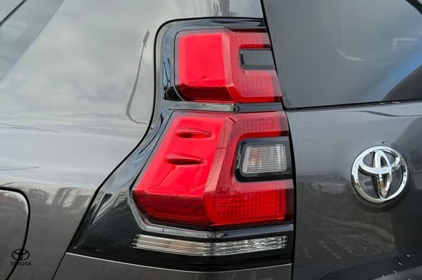 2021 Toyota Prado GXL image 19
