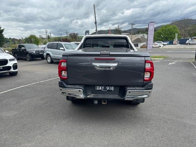 2022 Toyota Hilux SR5 image 6