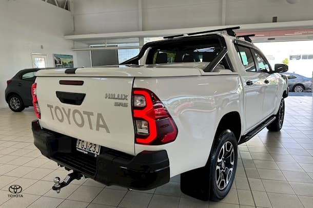 2024 Toyota Hilux SR5 image 6