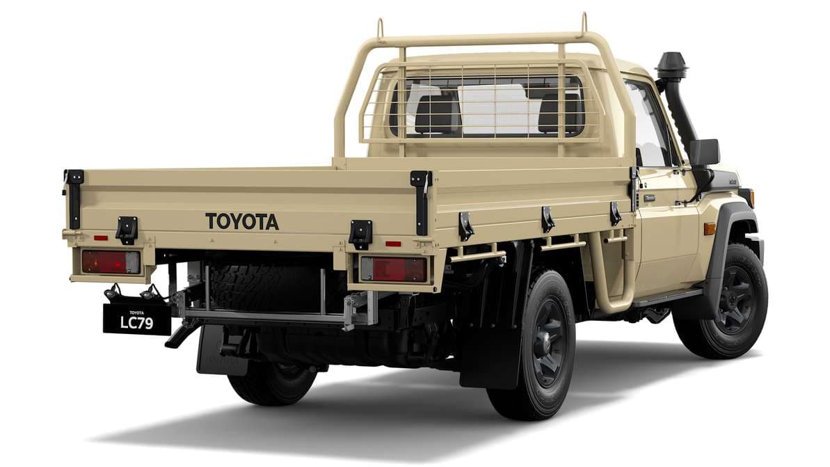 2025 Toyota LandCruiser 79 GX Single-Cab Cab-Chassis image 3
