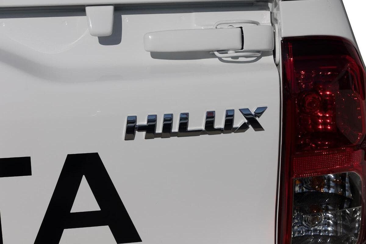 2025 Toyota Hilux SR Auto 4x4 Double Cab image 10