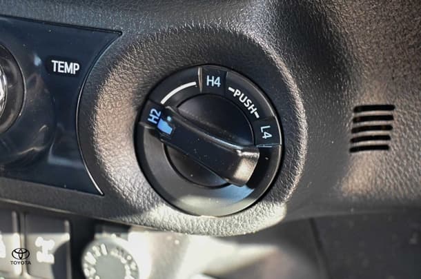 2017 Toyota HILUX SR5 image 21