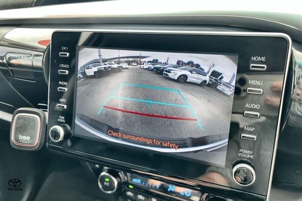 2020 Toyota Hilux SR5 image 16