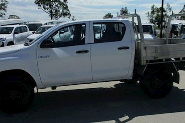 2023 Toyota Hilux 4x4 SR5 image 14