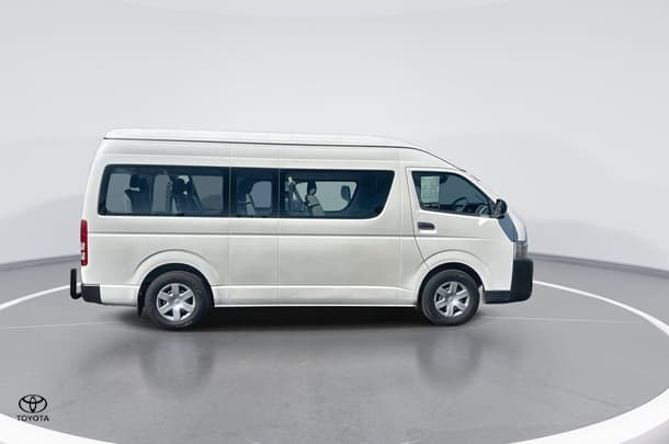 2017 Toyota Hiace SLWB image 9
