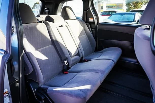 2019 Toyota Tarago GLi image 9