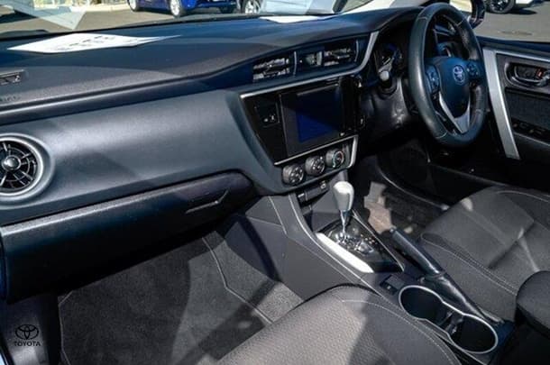 2016 Toyota Corolla Sedan SX image 9