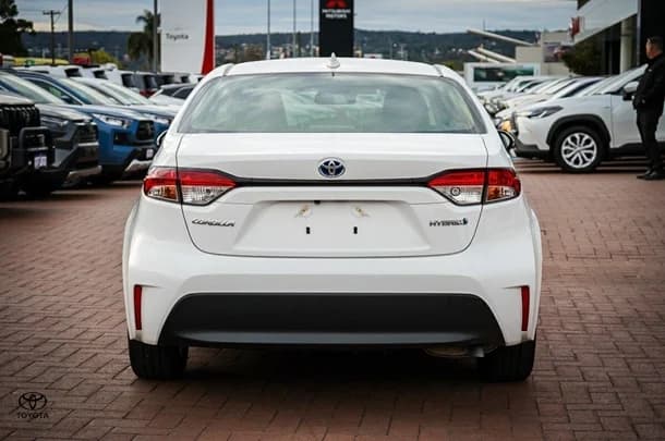 2024 Toyota Corolla Sedan Hybrid Ascent Sport image 7