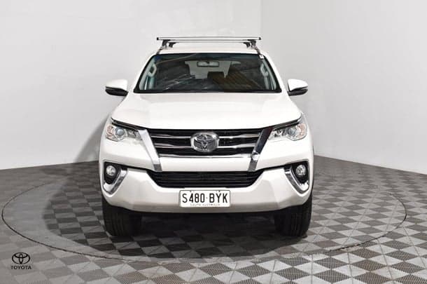 2018 Toyota Fortuner GXL image 3