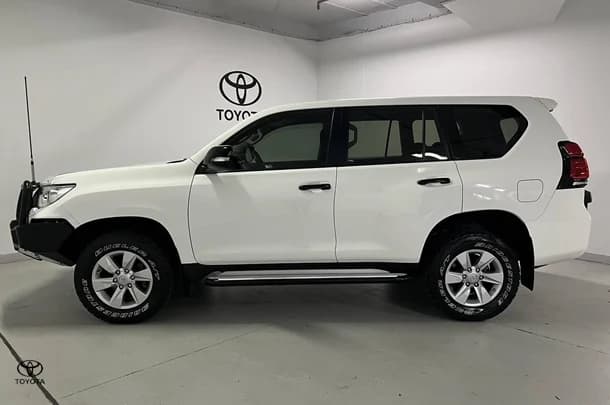 2020 Toyota Prado GX image 8