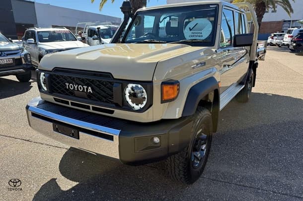 2024 Toyota LC Military GXL image 10