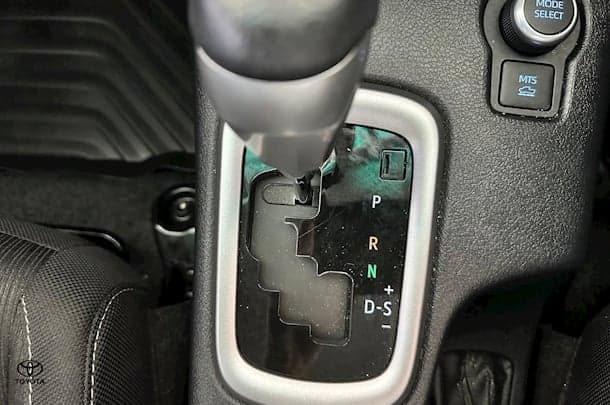 2024 Toyota Hilux SR5 image 22