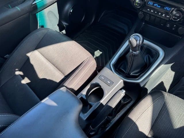 2022 Toyota Hilux SR5 image 15