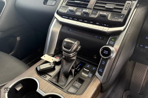 2022 Toyota Landcruiser VX image 35