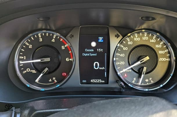 2023 Toyota Hilux 4x4 SR5 image 18