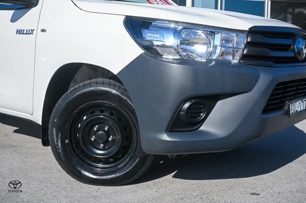 2021 Toyota HILUX Workmate image 6