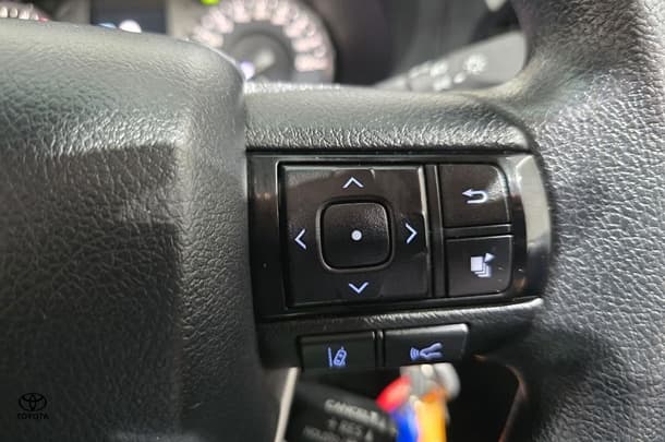 2021 Toyota Hilux SR image 17