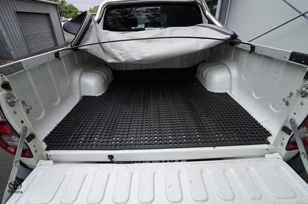 2021 Toyota Hilux 4x4 SR5 image 15