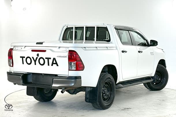 2020 Toyota Hilux SR image 9