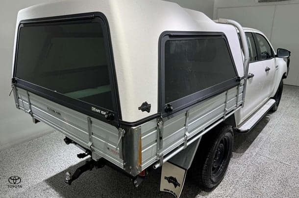 2022 Toyota Hilux SR image 2
