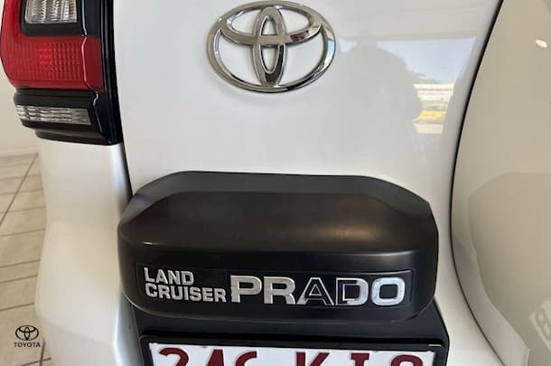 2022 Toyota Prado GXL image 11