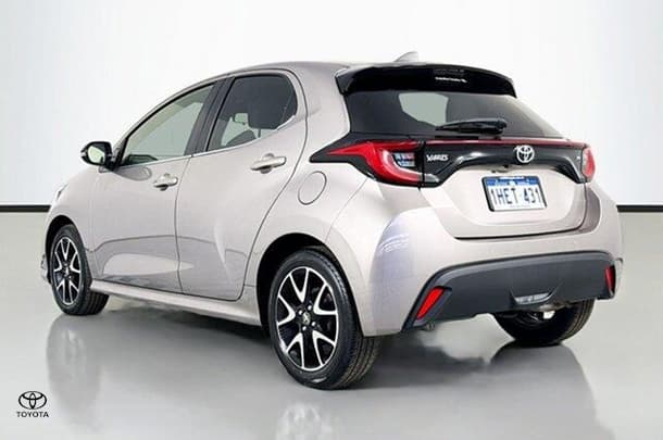 2020 Toyota Yaris ZR image 6