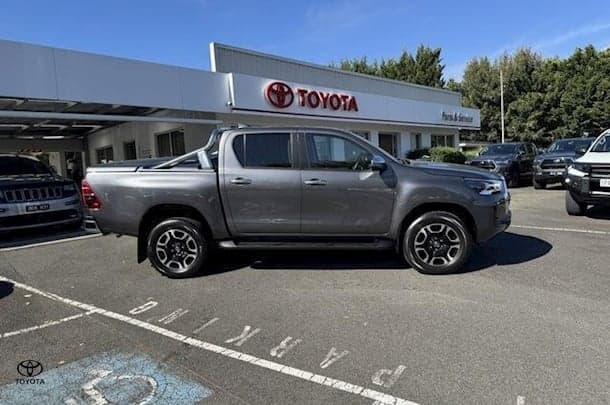2022 Toyota Hilux SR5 image 8
