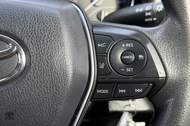 2019 Toyota Camry Ascent image 15